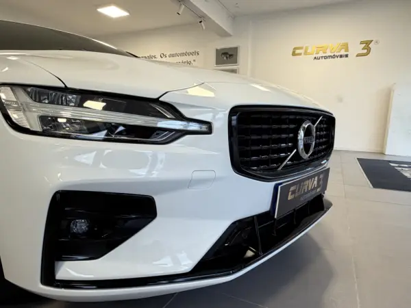 Volvo V60 2.0 B4 R-Design Geartronic 24