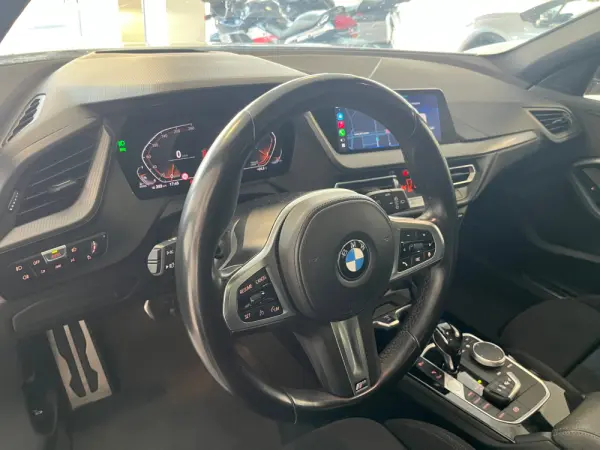 BMW 116 d Pack M Auto 9