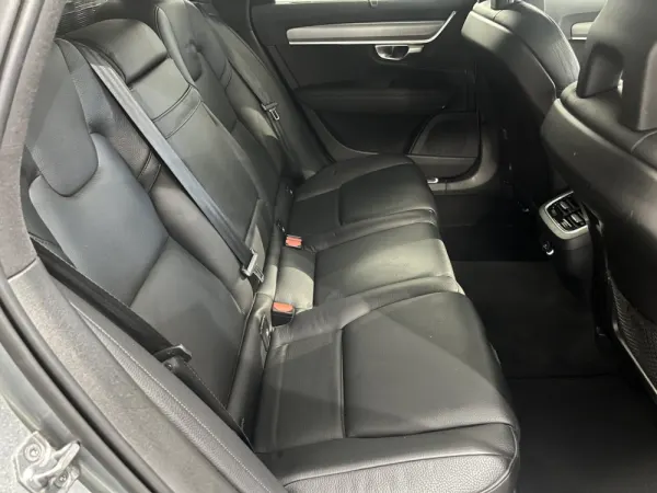Volvo V90 2.0 D5 Momentum AWD Geartronic 15