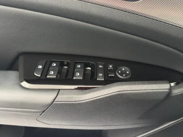Kia Sportage 1.6 T-GDi PHEV Tech+SRF 15