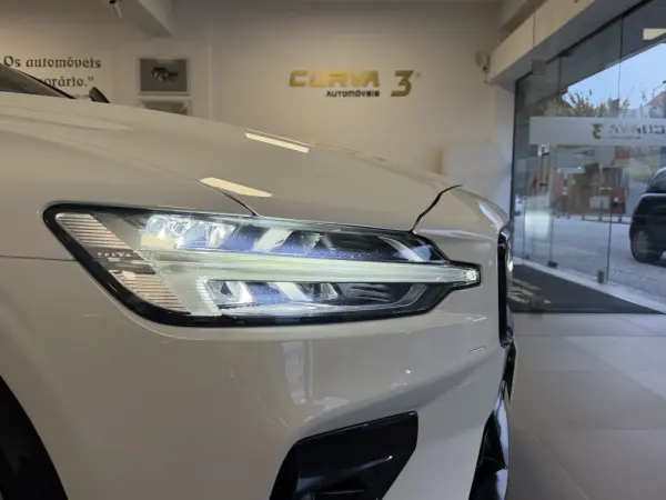 Volvo V60 2.0 B4 R-Design Geartronic 27