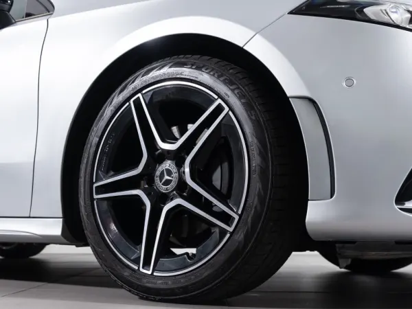 Mercedes-Benz A 200 AMG Line 12