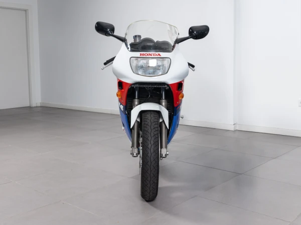 Honda VFR 400R 3