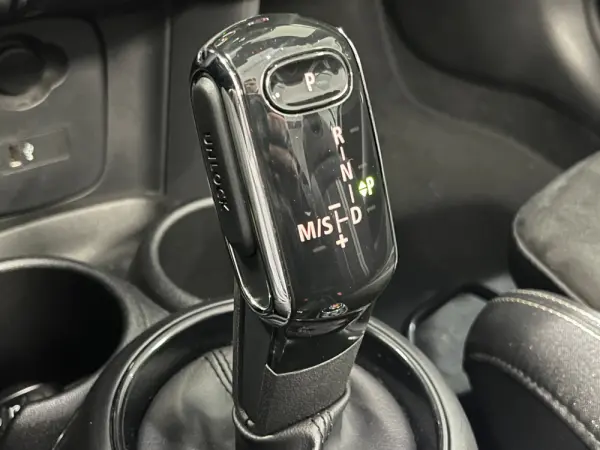 MINI Cabrio Cooper Premium Extra JCW Auto 19