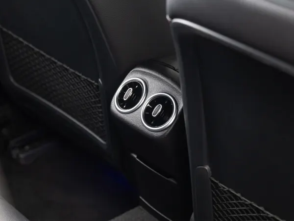 Mercedes-Benz A 200 AMG Line 33