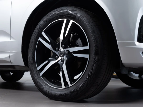 Volvo XC 60 2.0 D4 R - Design 7