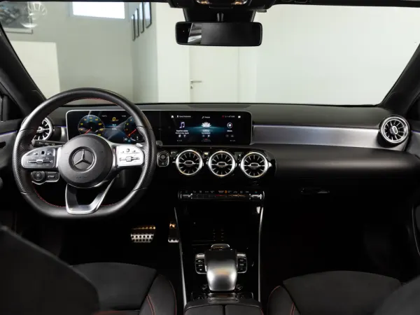 Mercedes-Benz A 200 AMG Line 13