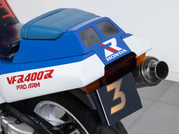 Honda VFR 400R 9