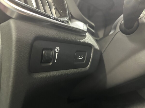 Volvo V60 D3 Momentum Plus 13