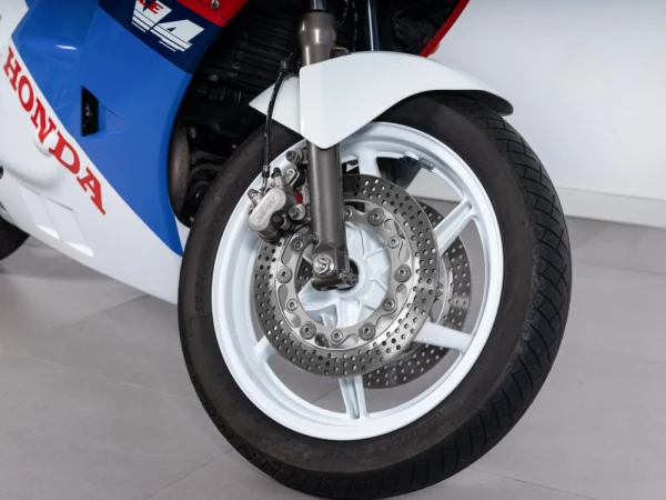 Honda VFR 400R 5
