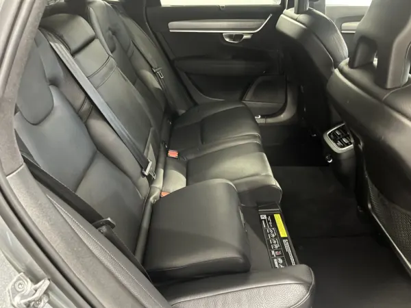 Volvo V90 2.0 D5 Momentum AWD Geartronic 16
