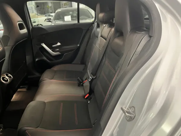 Mercedes-Benz A 200 AMG Line 10