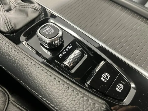Volvo V90 2.0 D5 Momentum AWD Geartronic 29