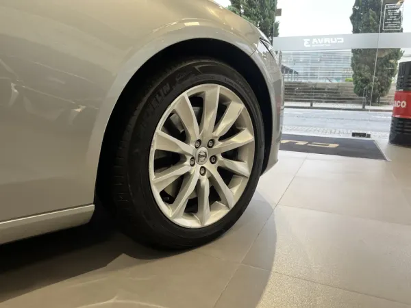Volvo V90 2.0 D5 Momentum AWD Geartronic 9