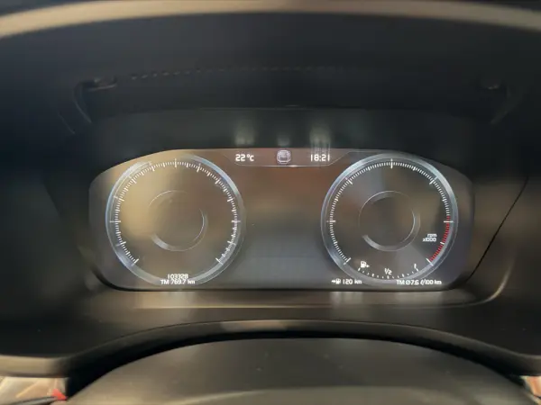 Volvo V60 2.0 B4 R-Design Geartronic 11