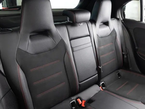 Mercedes-Benz A 200 AMG Line 31