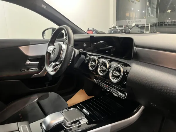 Mercedes-Benz A 200 AMG Line 14