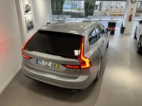 Volvo V90 2.0 D5 Momentum AWD Geartronic 4