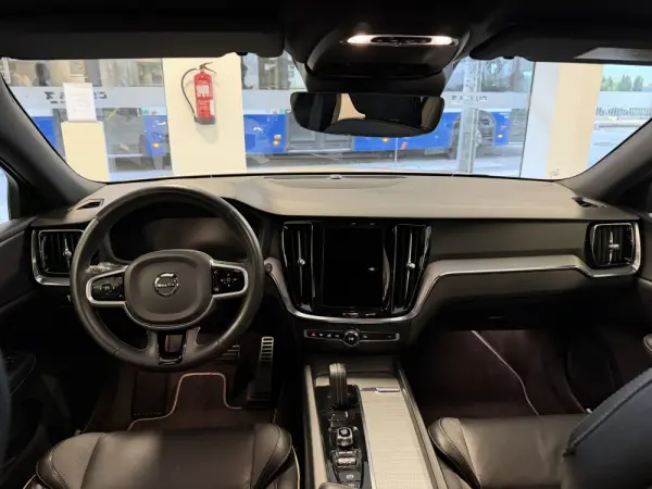 Volvo V60 2.0 B4 R-Design Geartronic 10