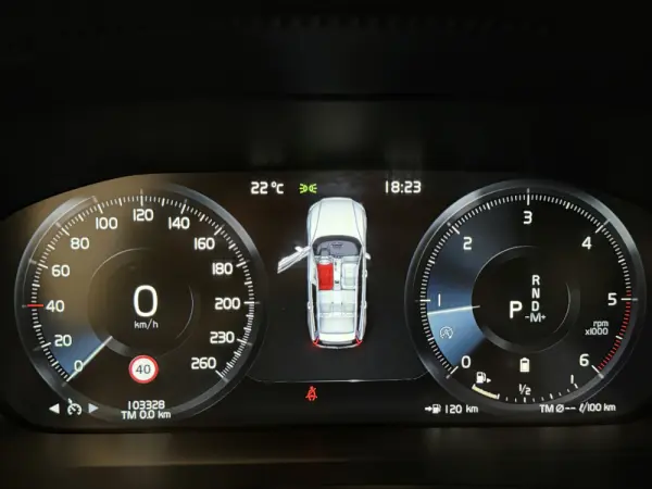 Volvo V60 2.0 B4 R-Design Geartronic 17