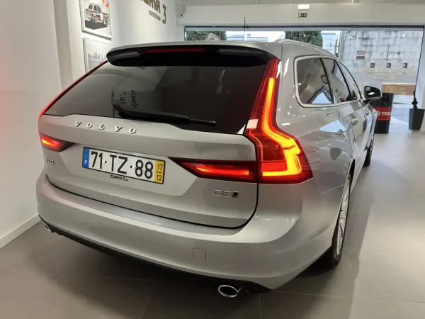 Volvo V90 2.0 D5 Momentum AWD Geartronic 5