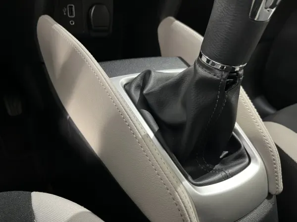 Nissan Micra 1.0 IG-T N-Connecta 25