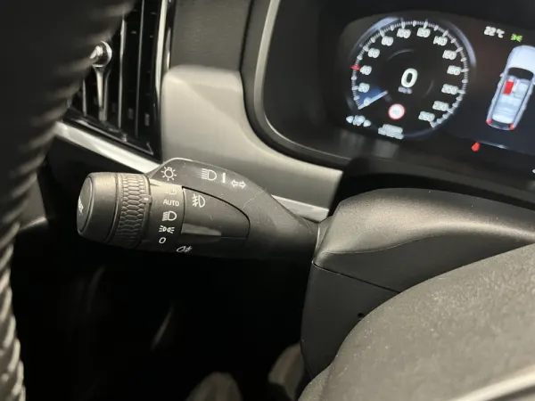 Volvo V90 2.0 D5 Momentum AWD Geartronic 31