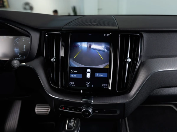 Volvo XC 60 2.0 D4 R - Design 17
