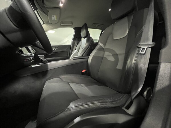 Volvo V60 D3 Momentum Plus 12