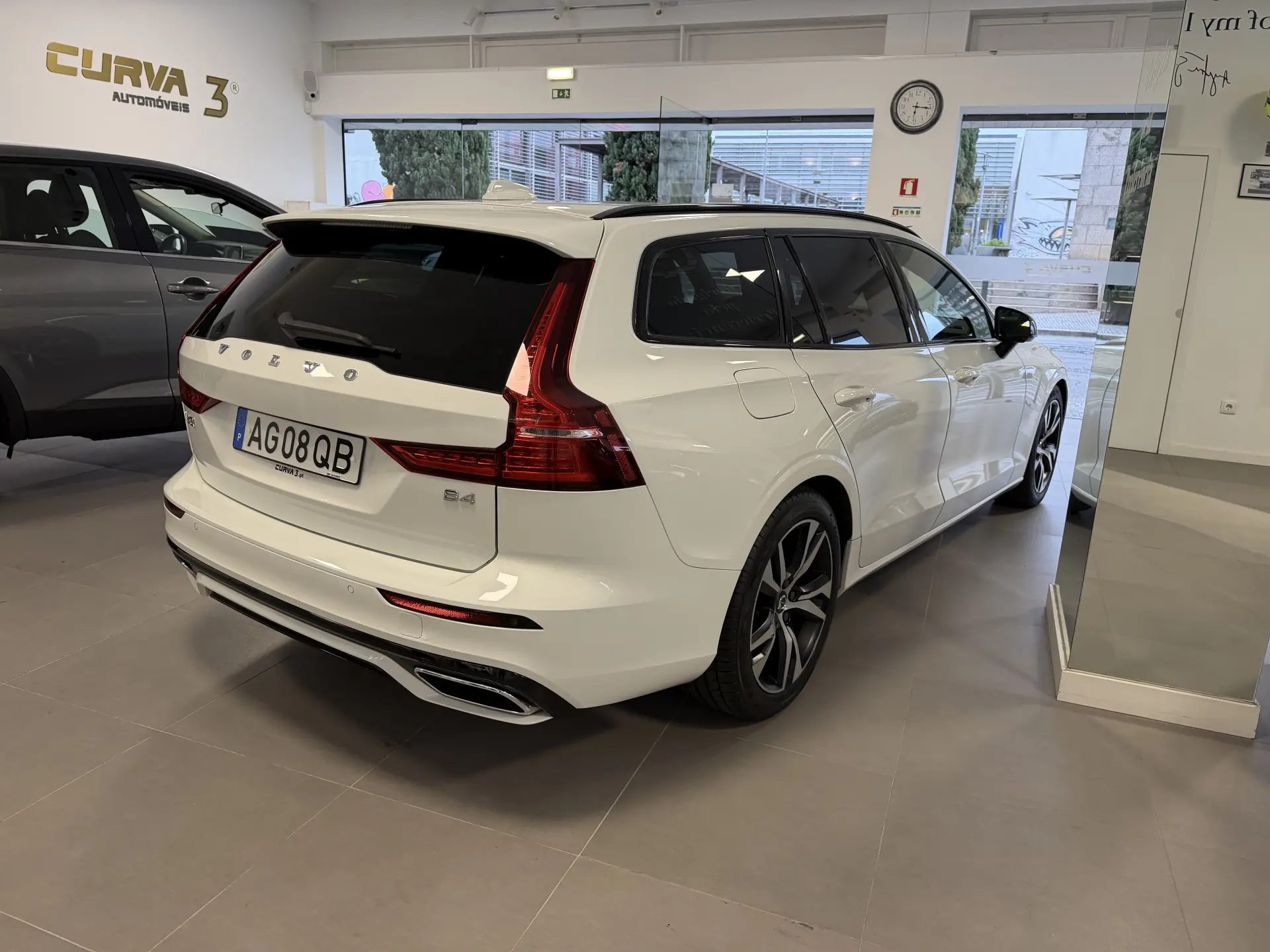 Volvo V60 2.0 B4 R-Design Geartronic 5