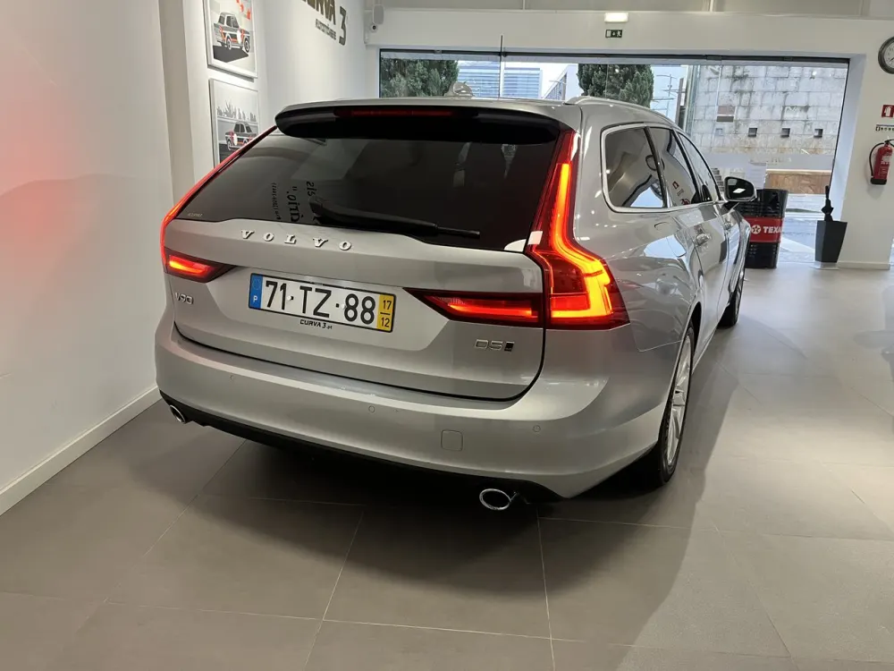 Volvo V90 2.0 D5 Momentum AWD Geartronic 6