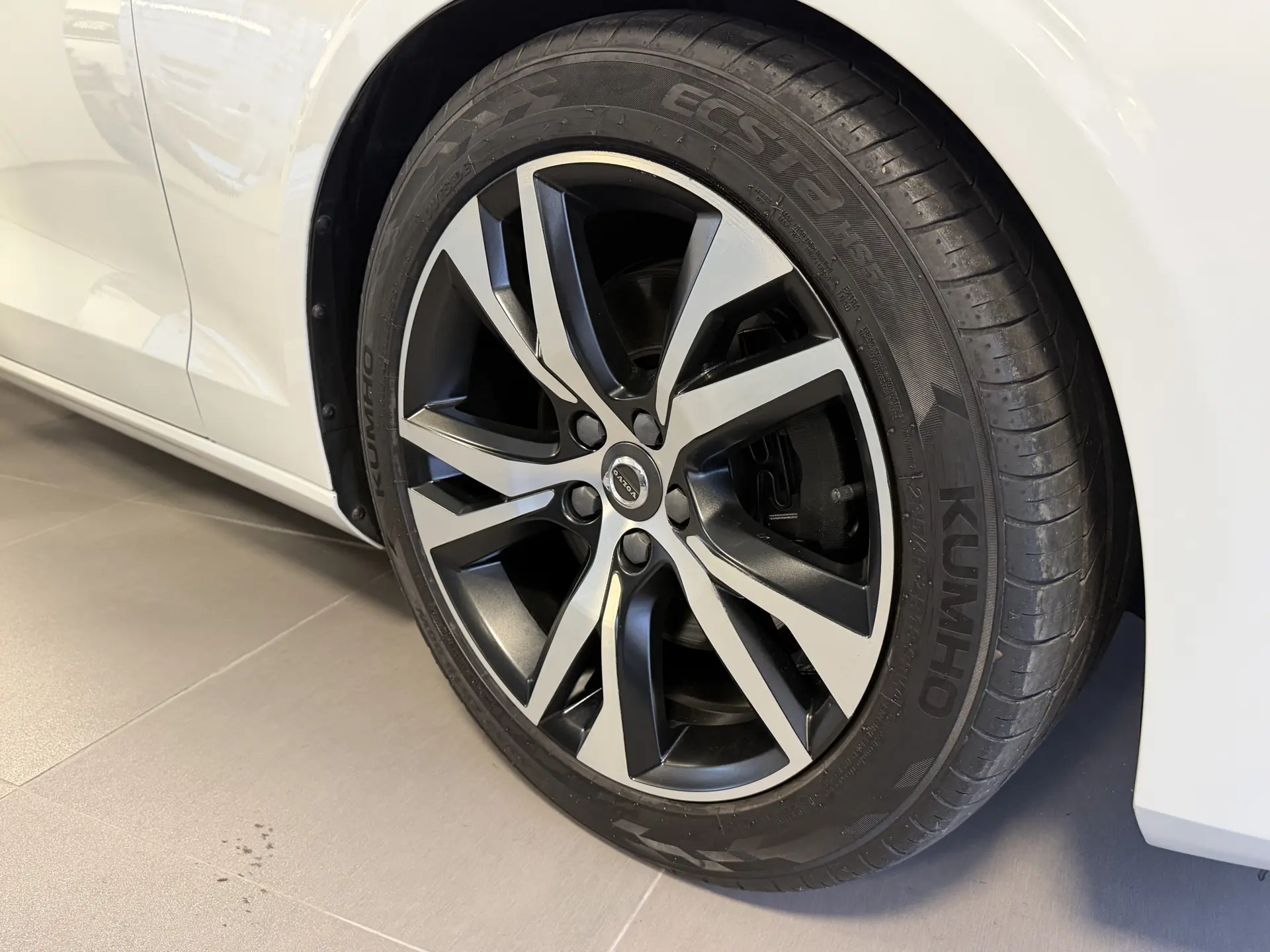 Volvo V60 2.0 B4 R-Design Geartronic 25