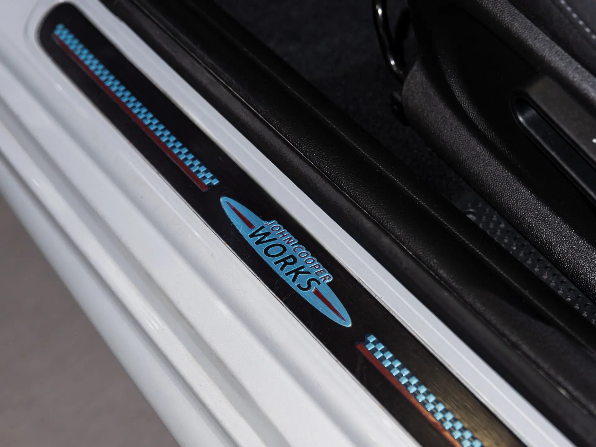 MINI Cabrio Cooper Premium Extra JCW Auto 19