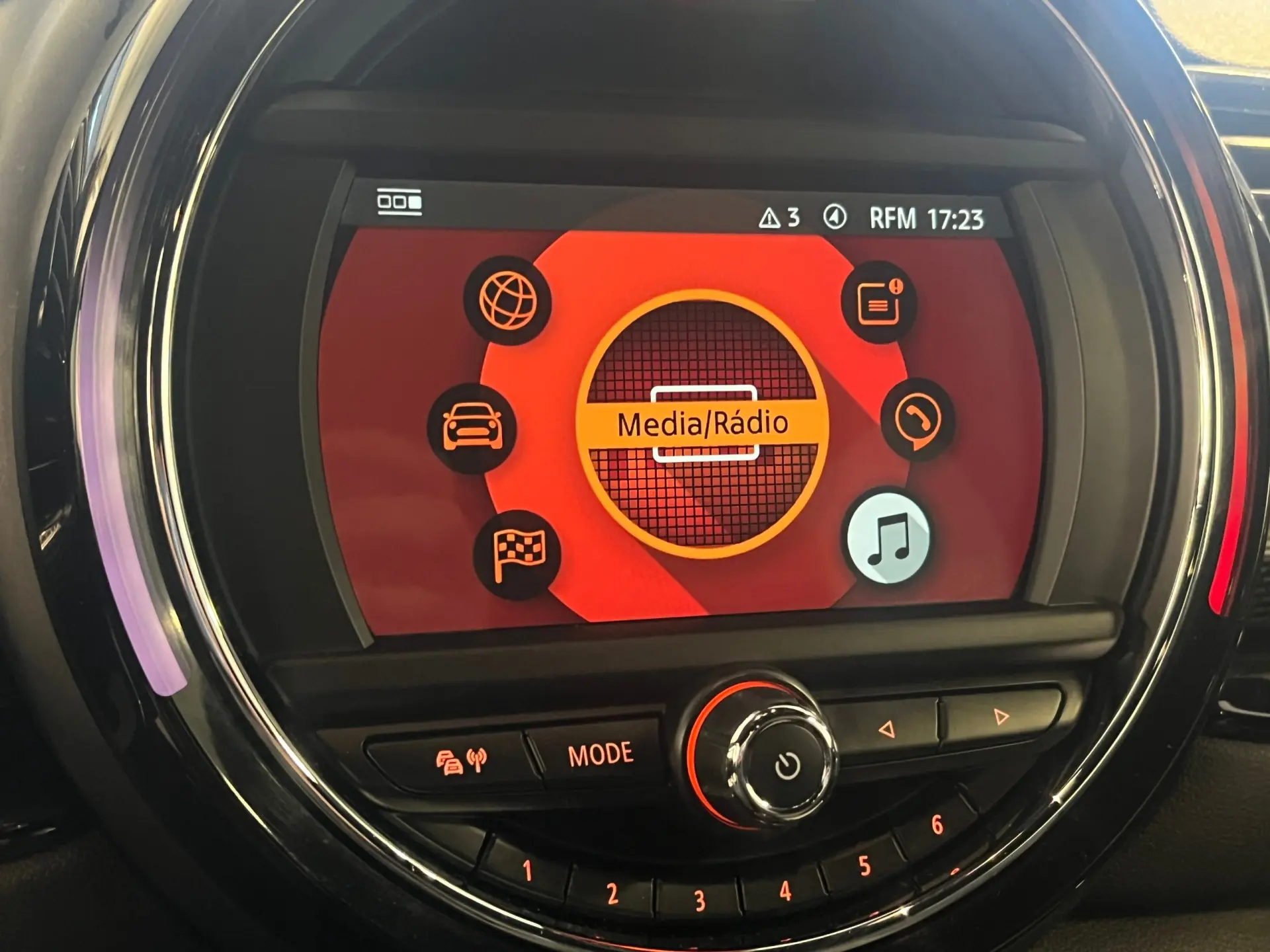 MINI Clubman One D Pack Chili II 23