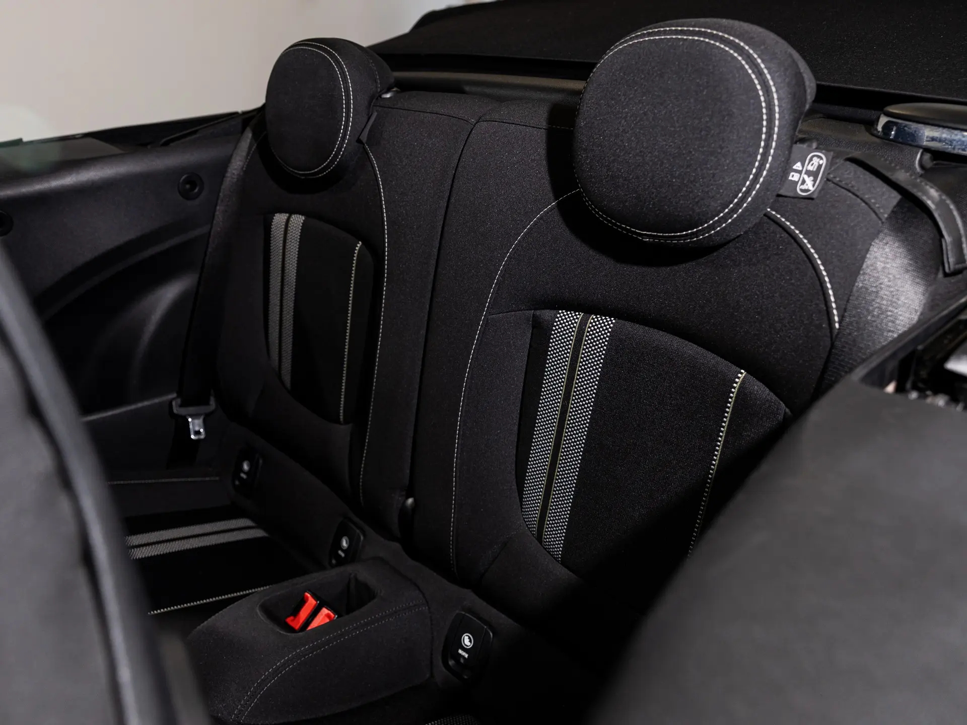 MINI Cabrio Cooper Premium Extra JCW Auto 29