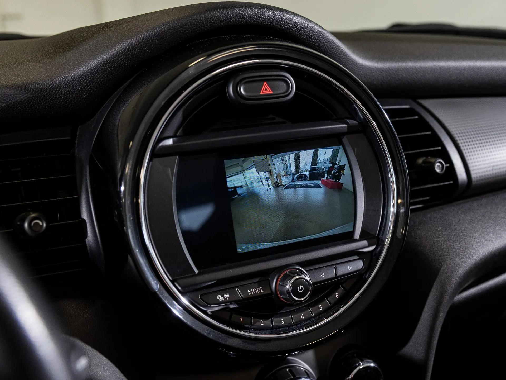 MINI Cabrio Cooper Premium Extra JCW Auto 27