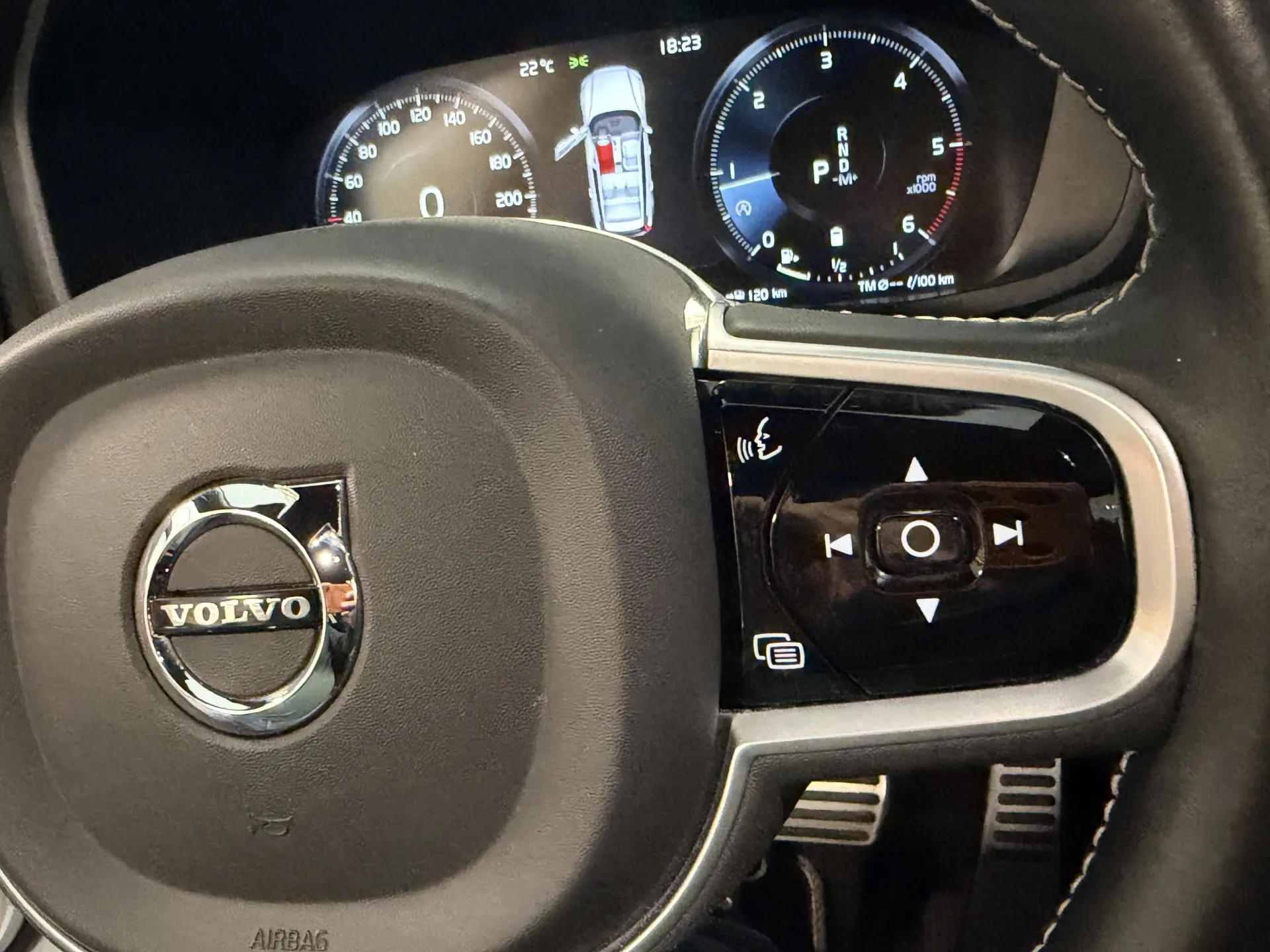 Volvo V60 2.0 B4 R-Design Geartronic 18