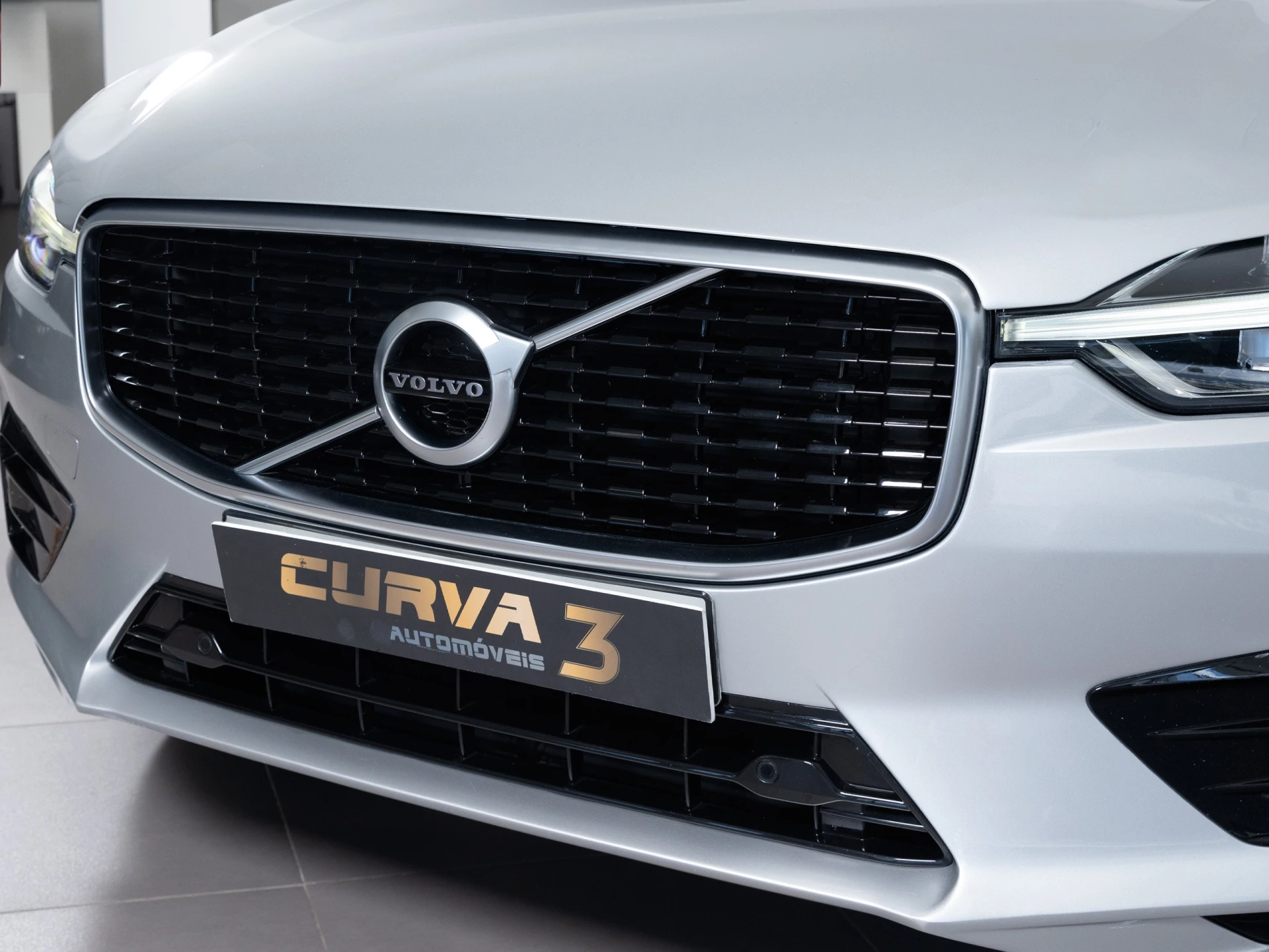 Volvo XC 60 2.0 D4 R - Design 5