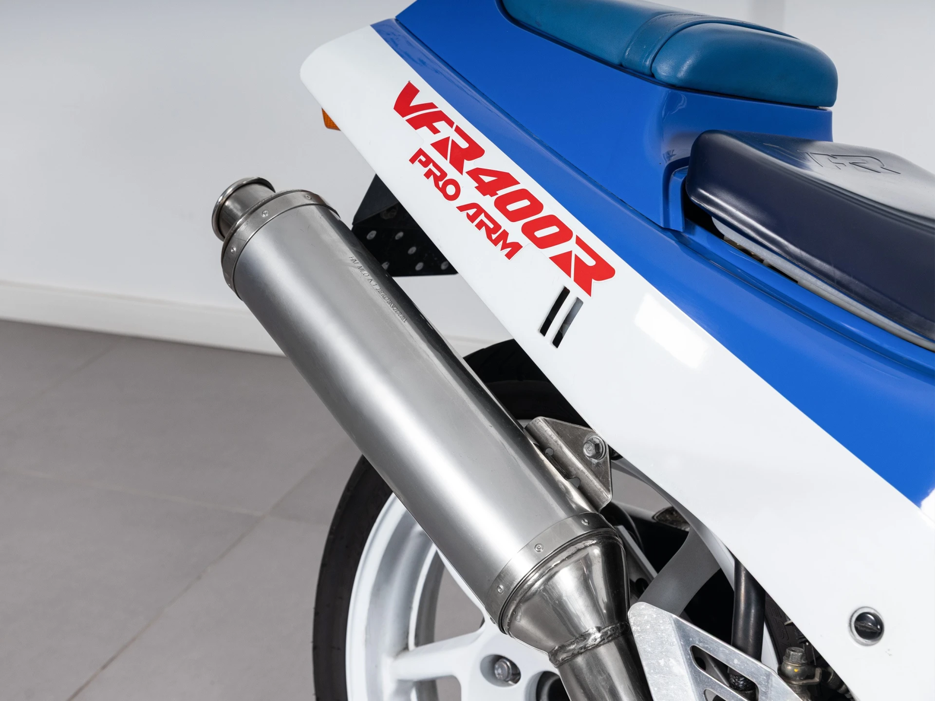 Honda VFR 400R 8