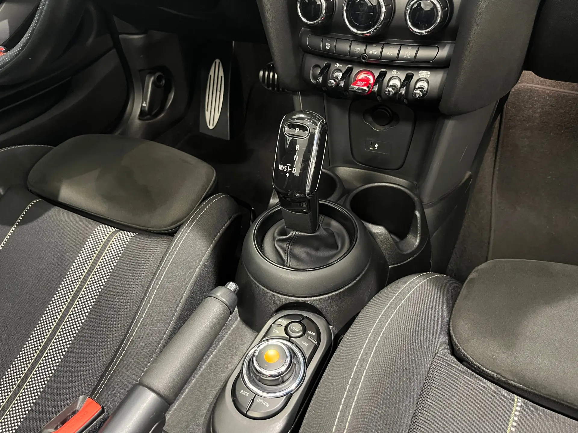 MINI Cabrio Cooper Premium Extra JCW Auto 10