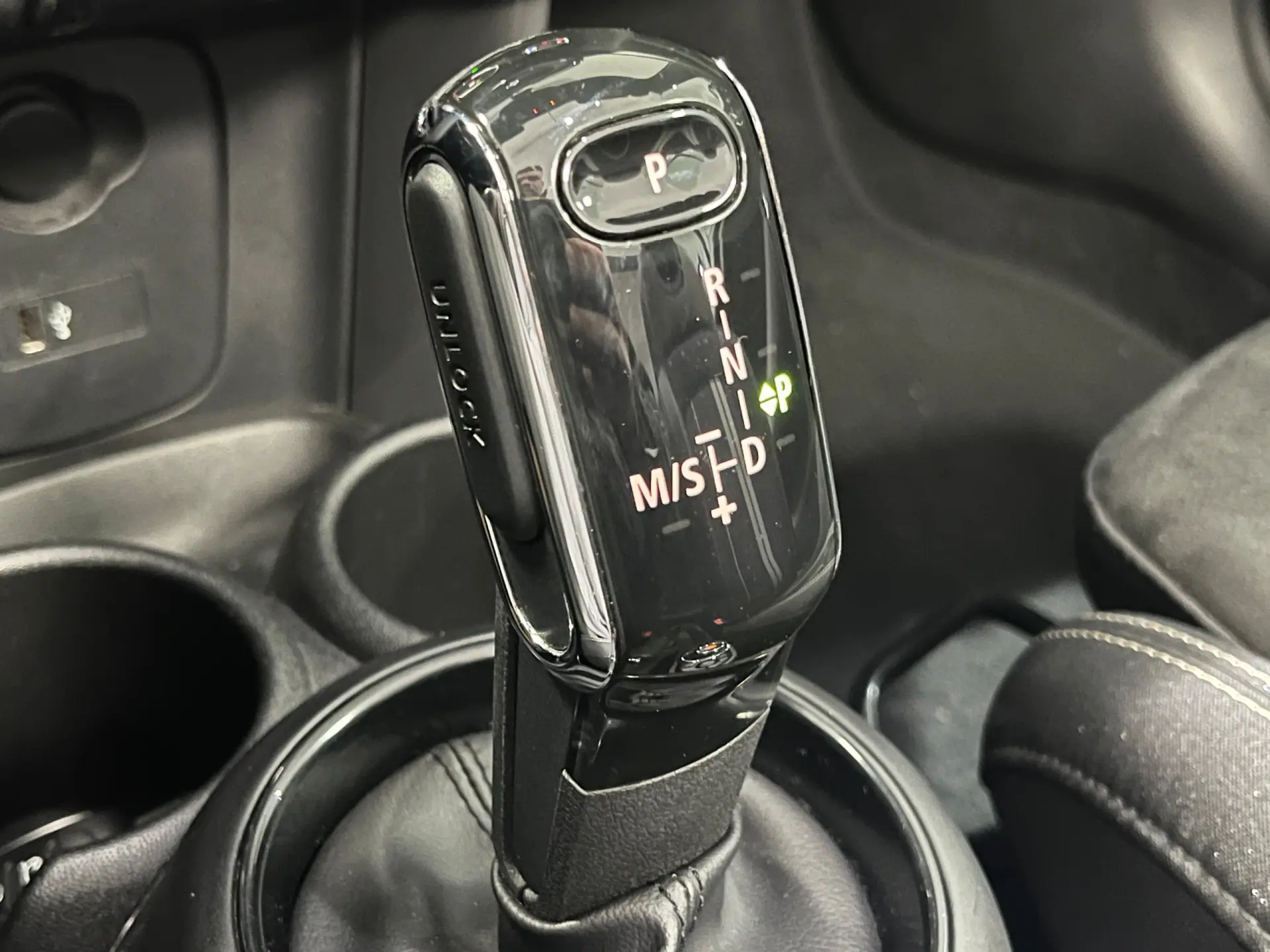 MINI Cabrio Cooper Premium Extra JCW Auto 19