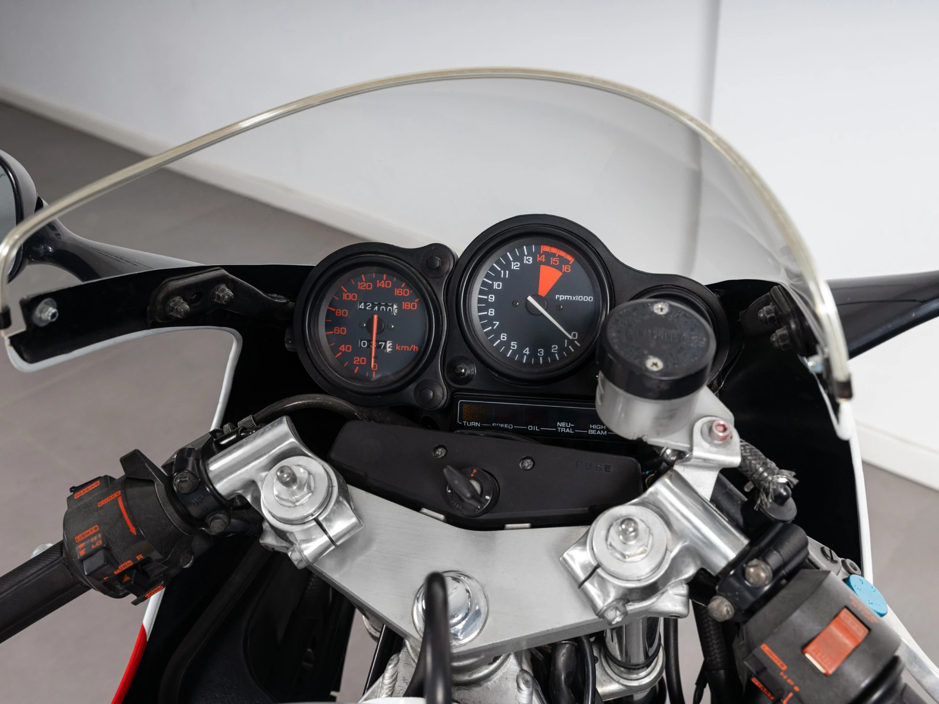 Honda VFR 400R 18