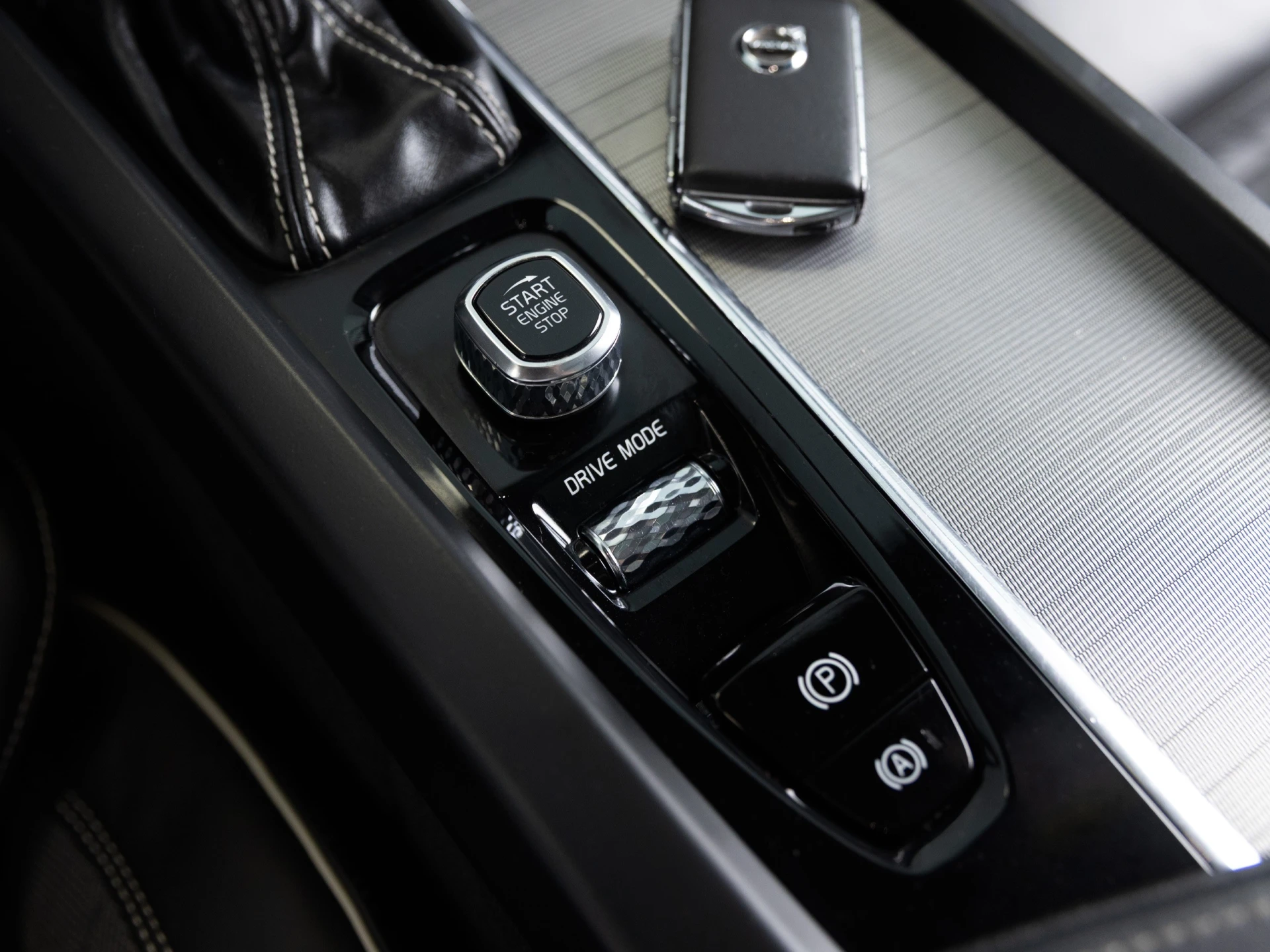 Volvo XC 60 2.0 D4 R - Design 14