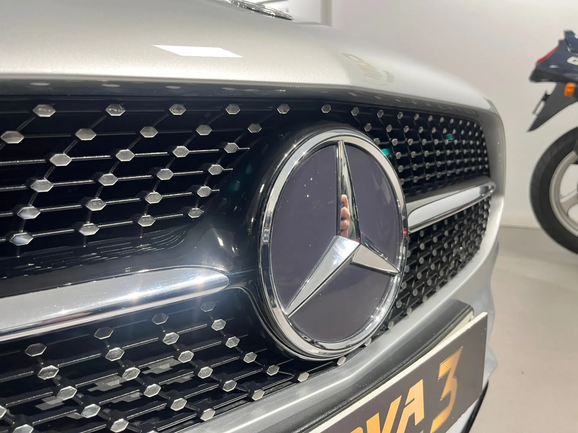 Mercedes-Benz A 200 AMG Line 6