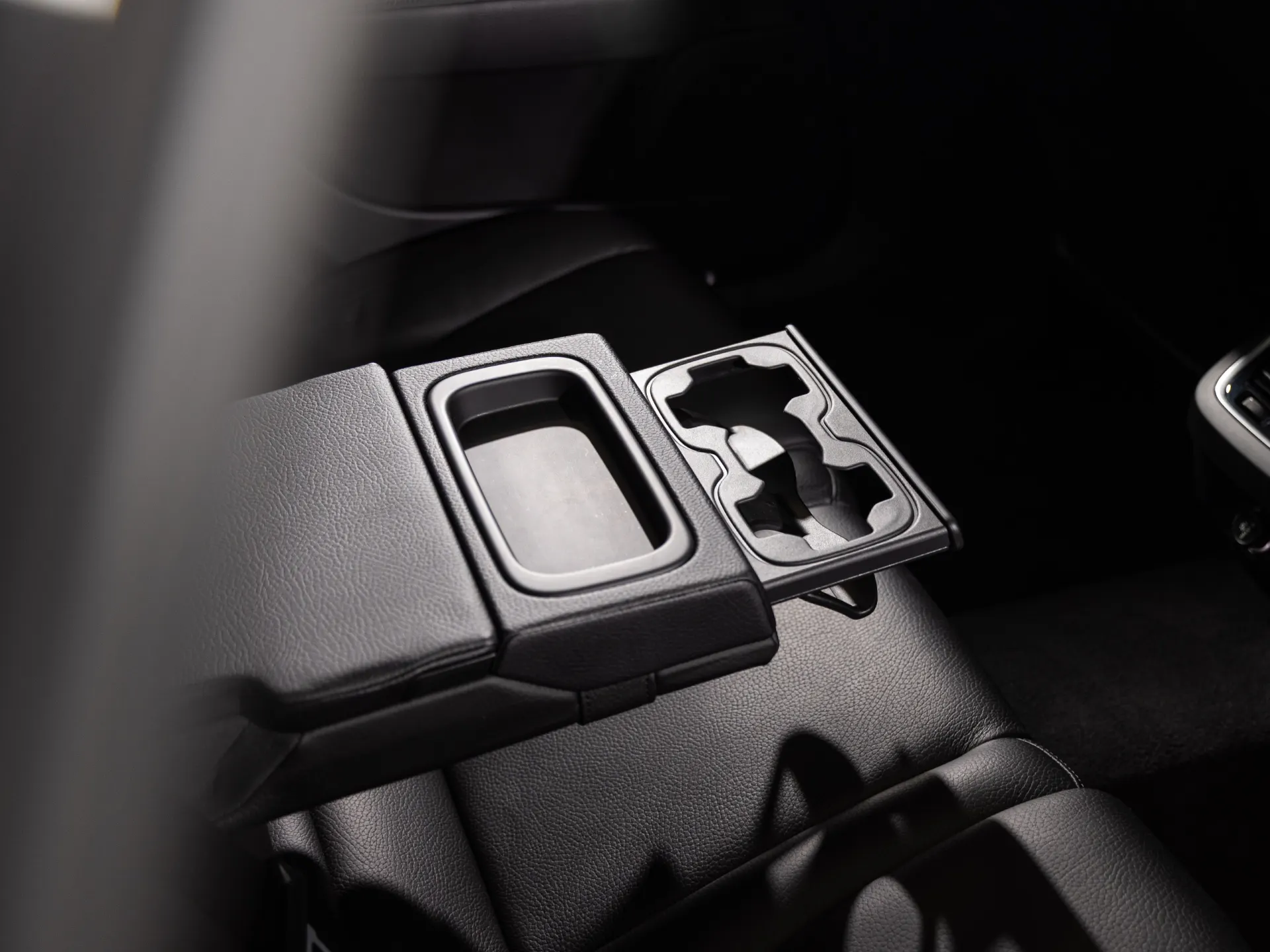 Volvo V90 2.0 D5 Momentum AWD Geartronic 16