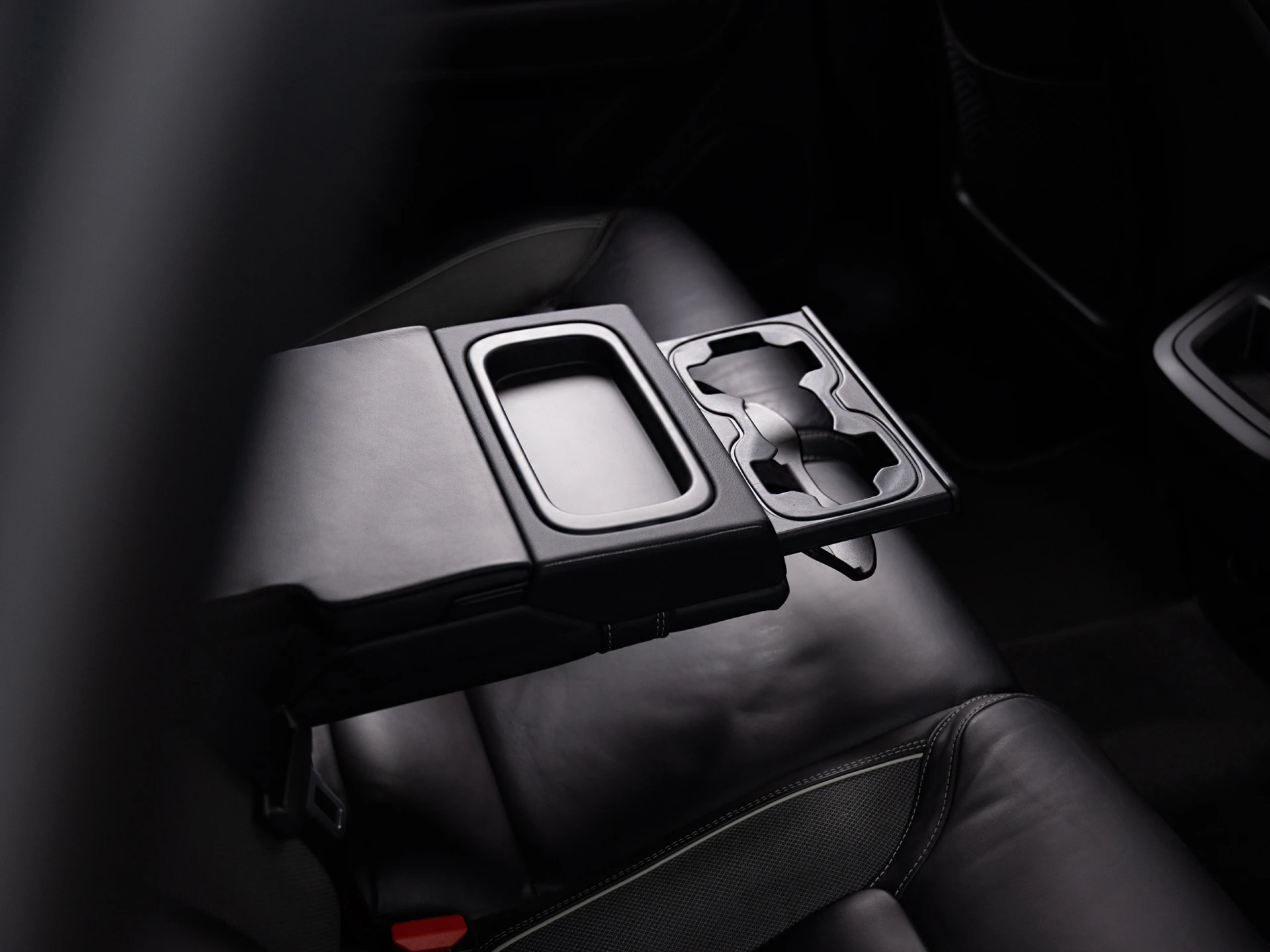 Volvo XC 60 2.0 D4 R - Design 31
