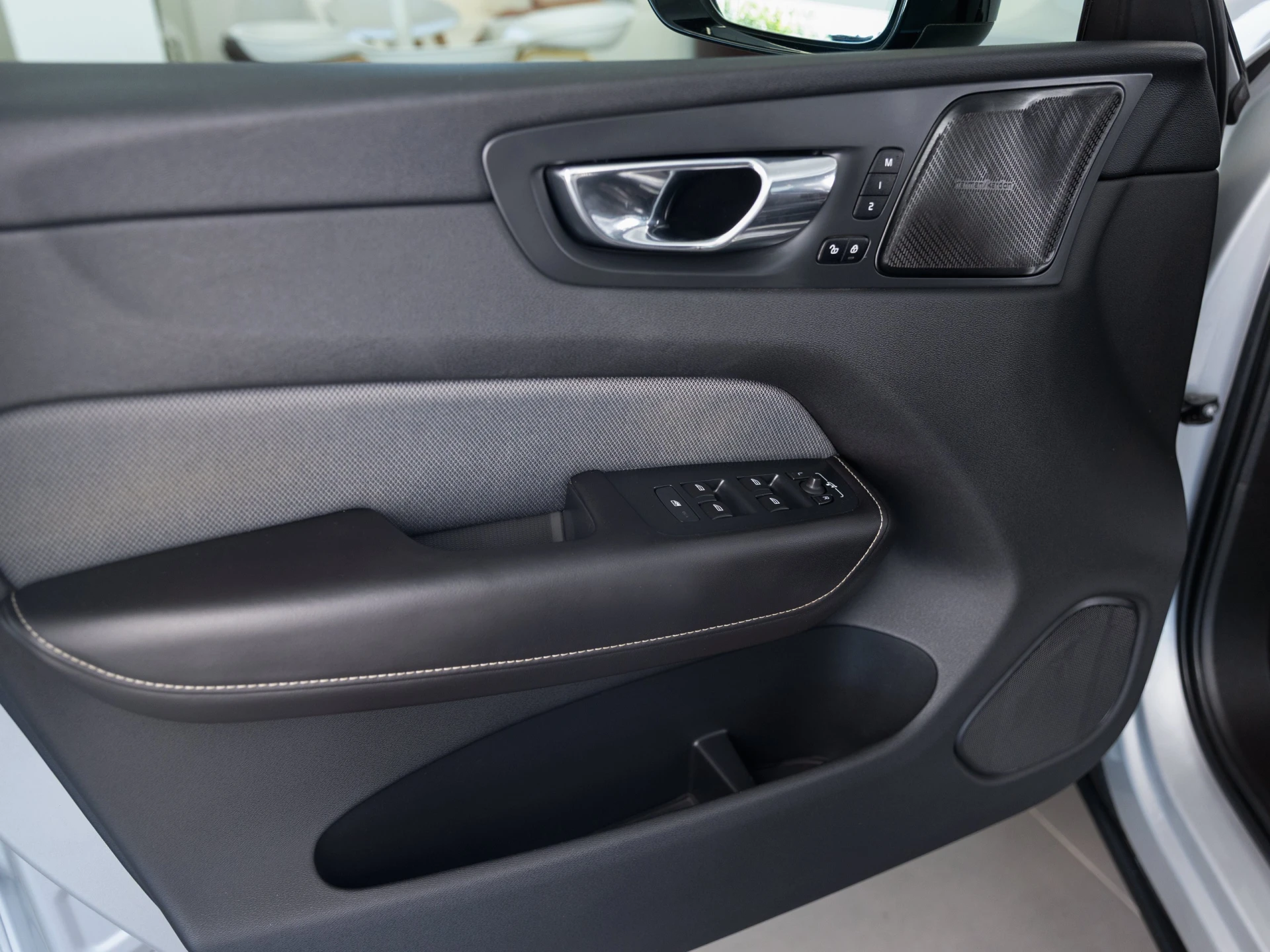 Volvo XC 60 2.0 D4 R - Design 25