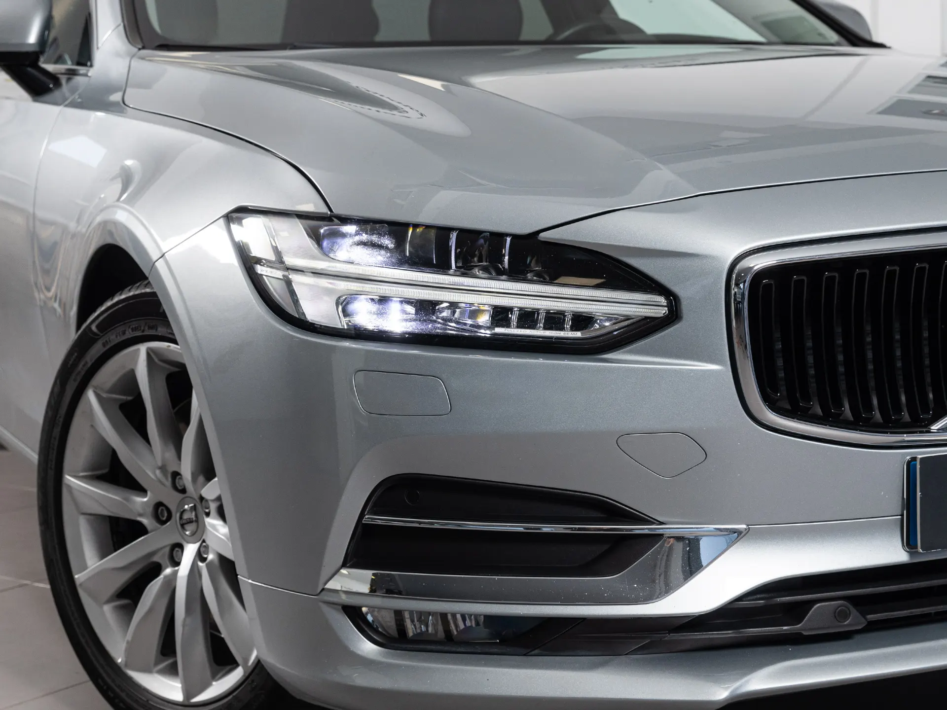 Volvo V90 2.0 D5 Momentum AWD Geartronic 5