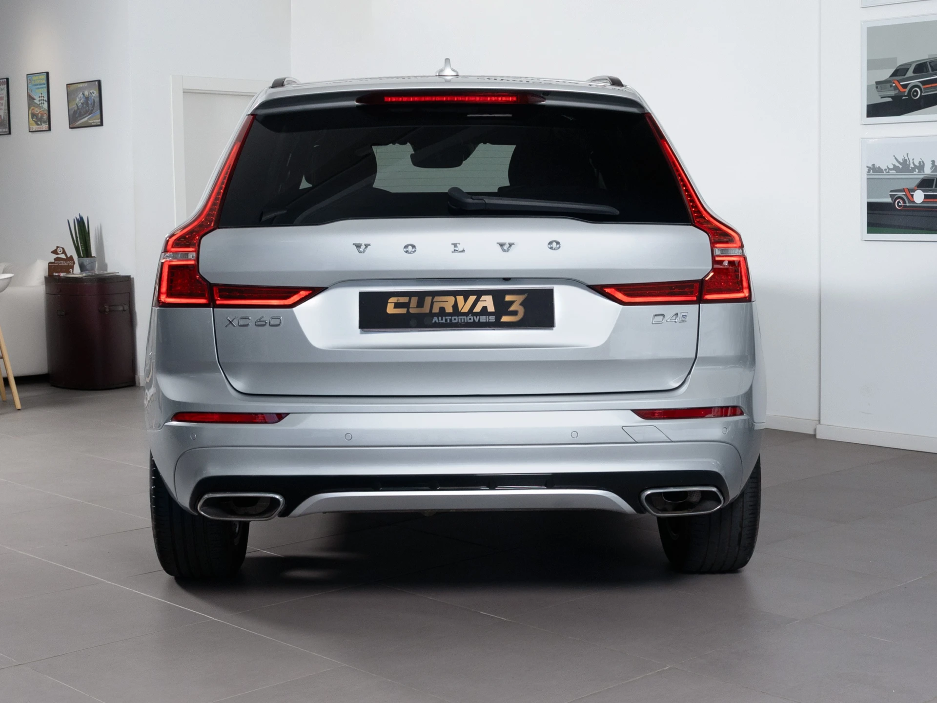 Volvo XC 60 2.0 D4 R - Design 4