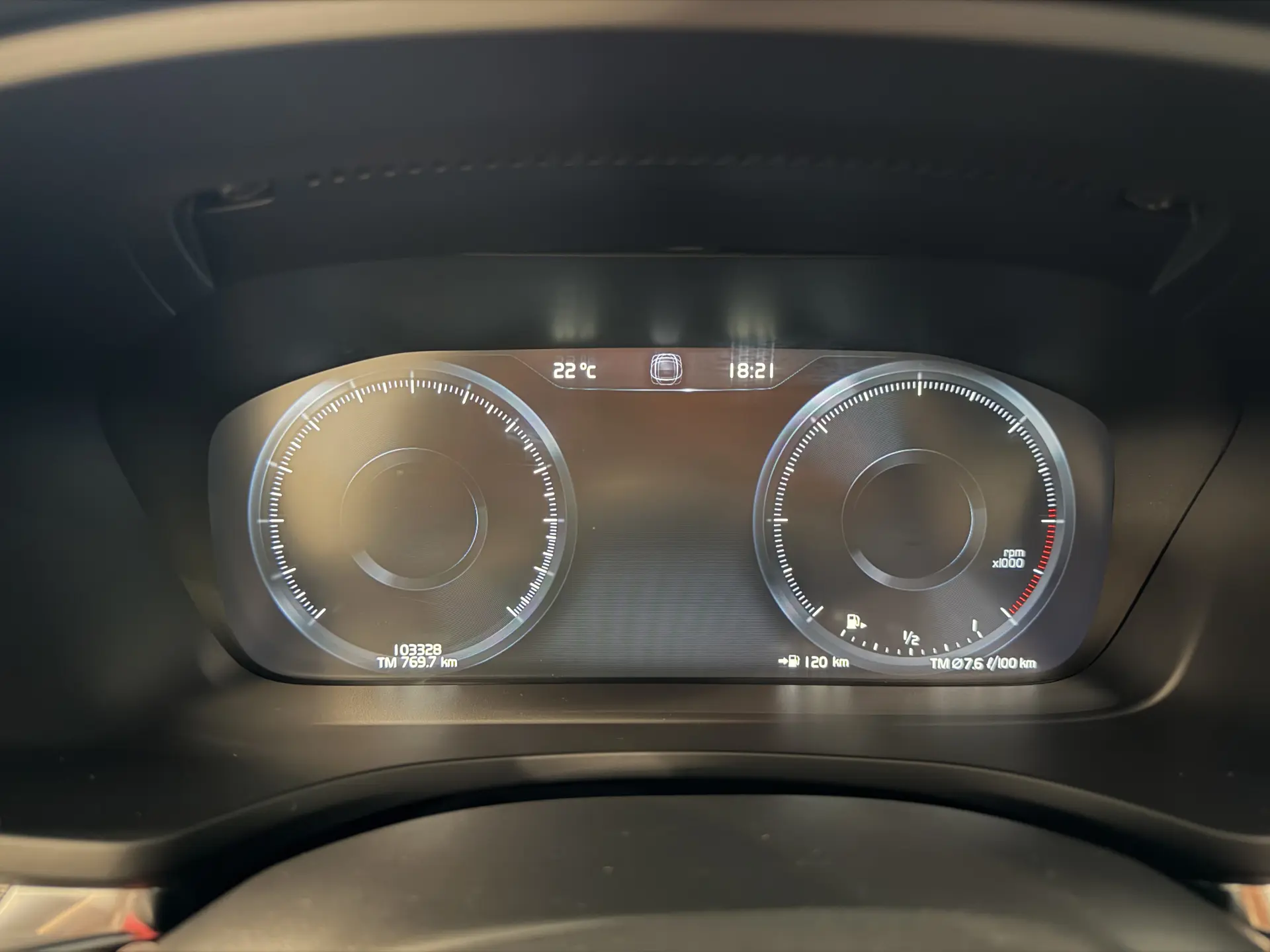 Volvo V60 2.0 B4 R-Design Geartronic 11